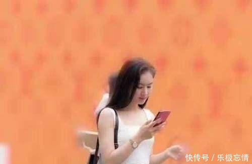 『 显得』尽显大长腿，身姿苗条让人羡慕！，小姐姐穿时尚喇叭裤