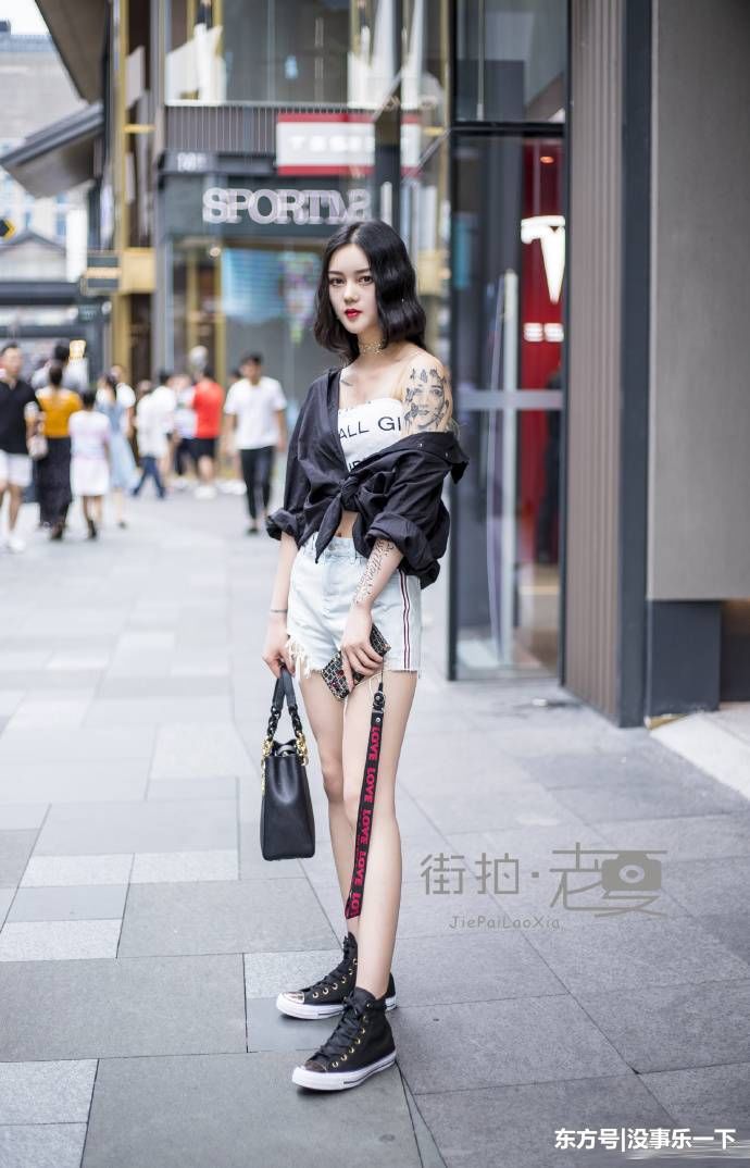 路人街拍：懂穿搭的小姐姐，不管年龄多大，都很有少女感！