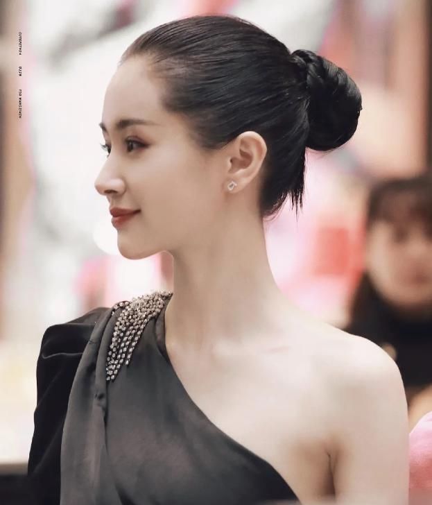 王子文的头型比刘亦菲还优越!圆头高颅顶,是头