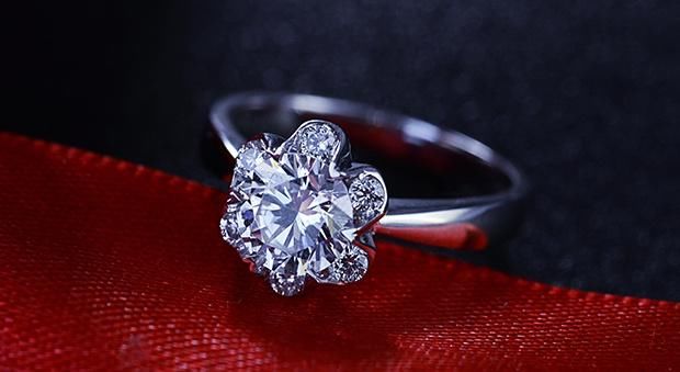  [女生]定制钻戒怎么做？需要如何定制，才能符合女生心意？