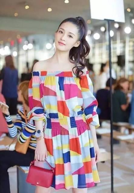 李沁张俪相差六岁，就因为搭配不同，在时装周上却变成了少女与大