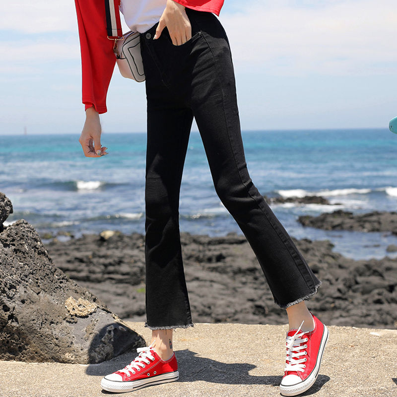 会打扮的女人都不穿裙子了，现在流行下面这些女裤，美出新高度