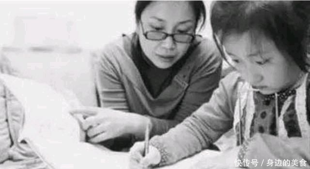 位家长说@他们陪孩子做作业时成了敌人。爸爸:都怪妈妈推得太多了