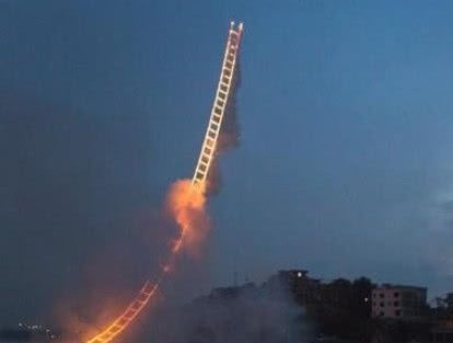中国最长的天梯烟花，只在空中停留了60秒，却研发了21年