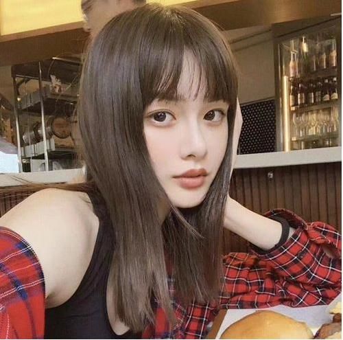  【轻松】看着卷发就头疼？赶紧去美发店做离子烫，轻松摆脱自然卷