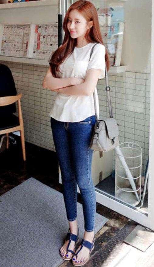 夏季紧身裤也能穿出纤细双腿曲线，有了它又不乏女性的灵动气质