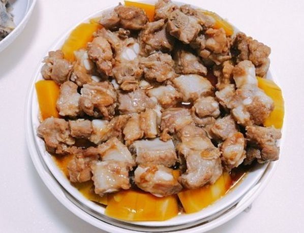  [香肉]1块南瓜2根排骨，不用炸不用炒，放在锅里蒸一蒸，骨香肉嫩味香浓