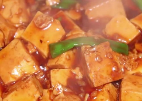 『家常菜』香辣可口的红烧豆腐,嫩滑入味,营养下饭,不错的美味家常菜