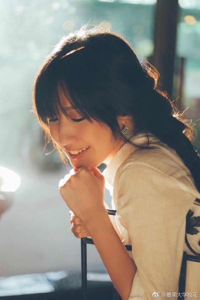 美女校花推荐温雅性感，很有魅力的女神！