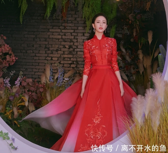 『看起来』佟丽娅犹如画中美人!一袭红裙演绎绝美中国风,36岁这么穿好高级