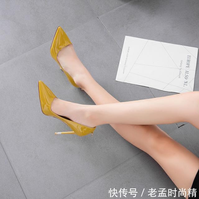 『女人』穿尖头细高跟鞋的女人是最有气质,穿出女人的高贵优雅与柔情似水