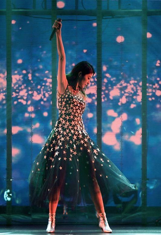 当30岁赵丽颖撞上44岁陈慧琳，终于明白童颜和冻龄哪个更重要了