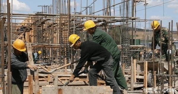 农村新怪象：有地不种，有房不住，有车不开，有钱不花，村村都有