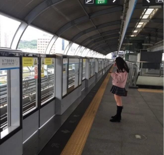 女大学生零下40度挑战穿短裙, 双腿严重冻伤 网友: 活着不好吗?