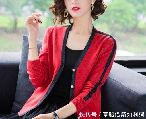 特显@1米55老婆把高跟鞋都扔了!穿这几款短款开衫,搭平底鞋也特显高