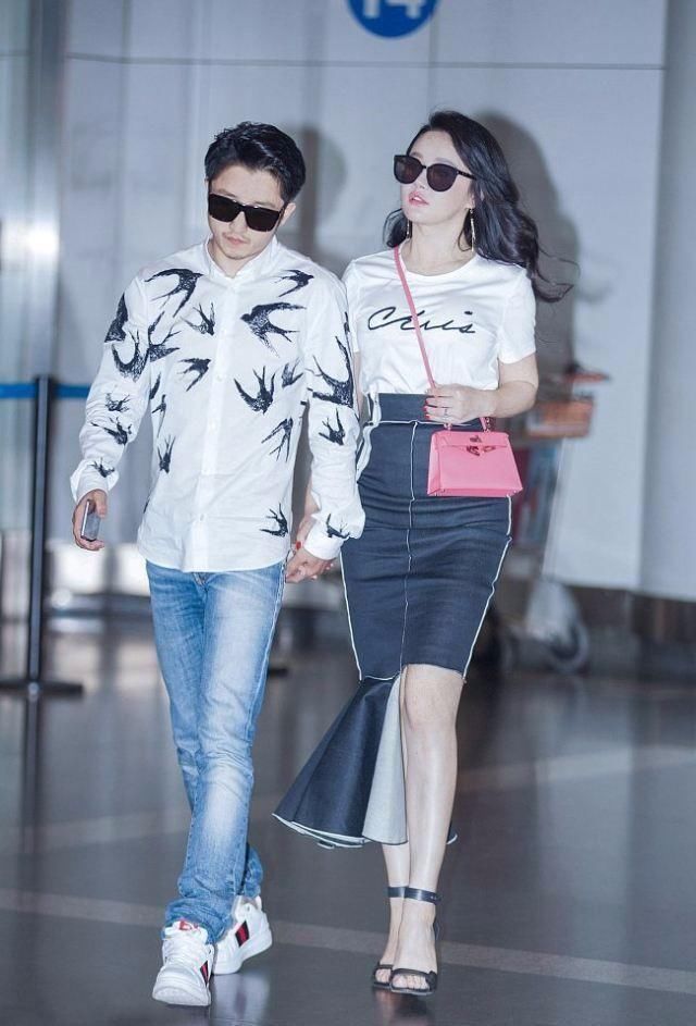 冉莹颖只不过穿了条普通黑裙子，这身材硬是穿出了紧身裙的效果!