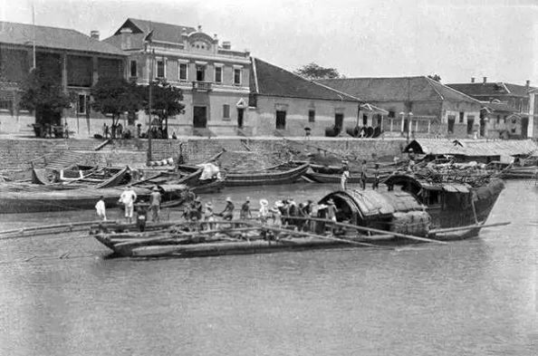  「发现」美国人在鞋盒里发现了6000张中国老照片