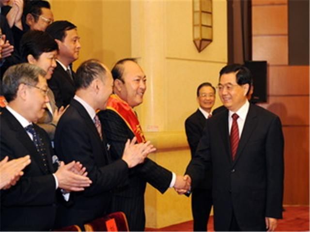 为什么权健和天狮都选在天津？网友：束昱辉和李金元都是天津人？