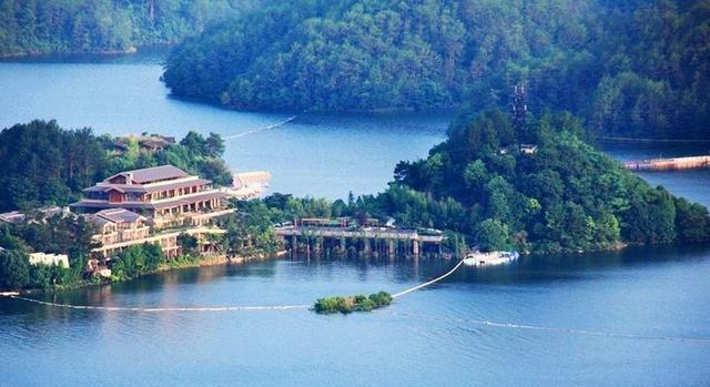 杭州54年前吞并了浙江第一大县,控制了上千个岛,还跟黄山成邻居