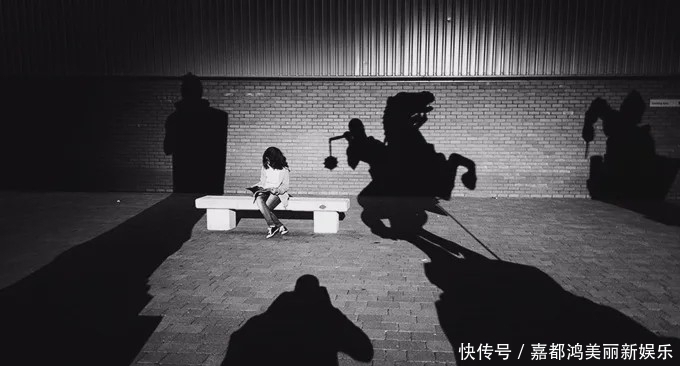  摄影师■对摄影师而言，摒弃色彩会让视觉效果更加纯粹