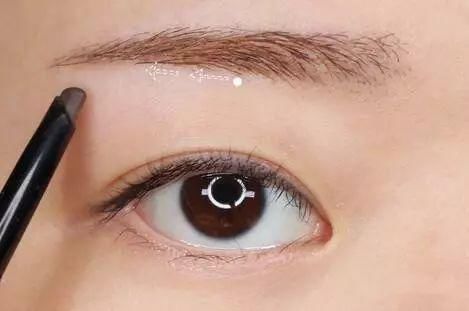 倪妮《天盛长歌》没化妆？其实我们都被她的素颜妆给骗了！