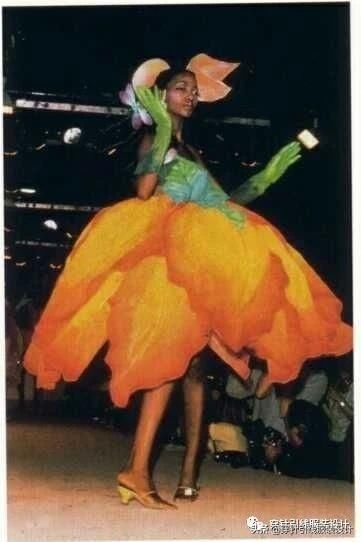 『秀场』服装设计的永恒主题——花朵，有哪些令你印象深刻的花朵秀场呢？