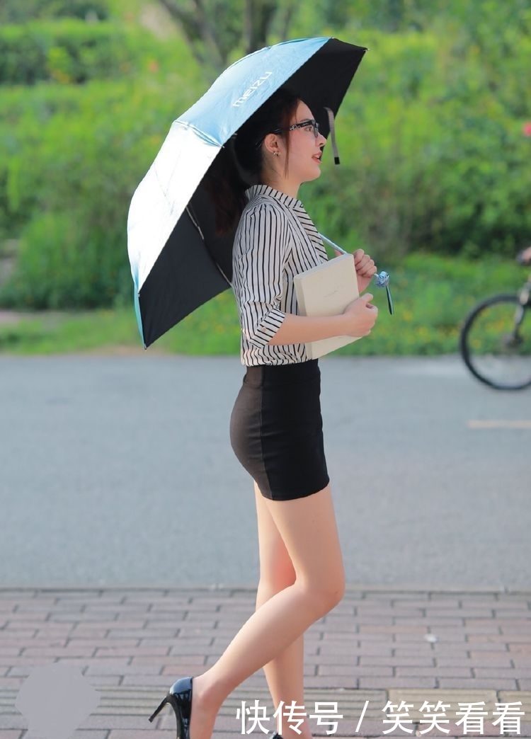 简洁@路人街拍:夏日街头的OL小姐姐,简洁大气才是精髓!