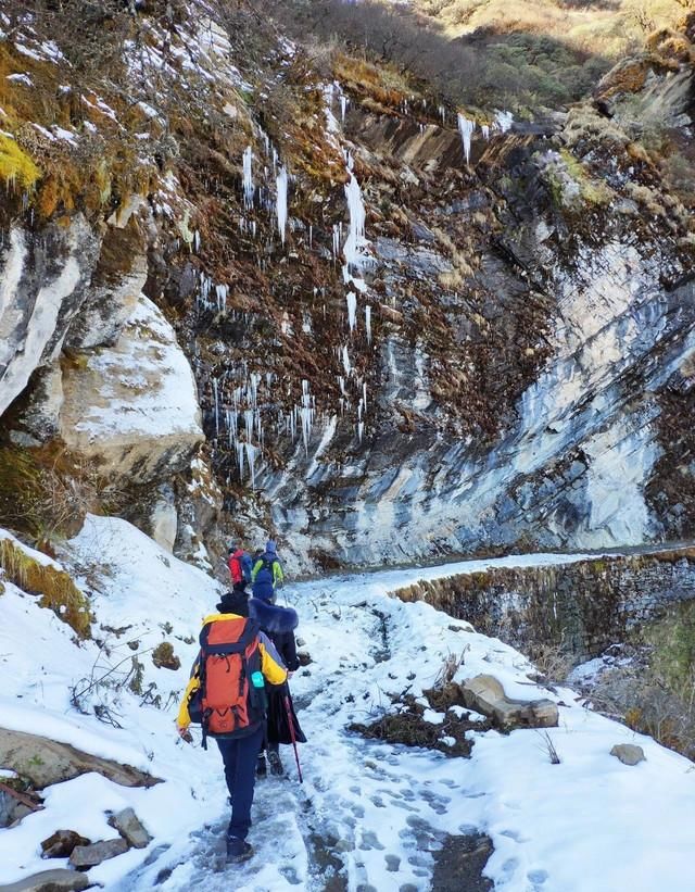 飙拢“川西咽喉”耍雪，打卡无边池的网红云海，元旦就去这！
