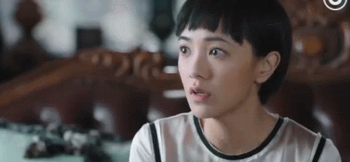 郭采洁太大胆了！上身只穿一件内衣就现身，网友：撑不起来好尴尬