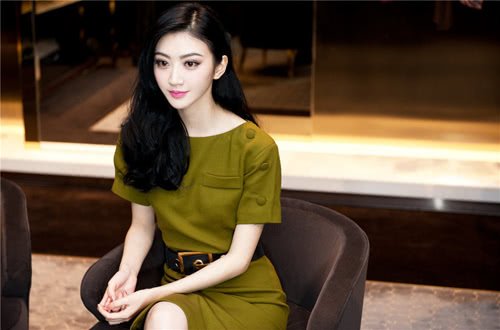 漫画刘海不是谁都可以剪的，景甜、杨幂都失败了，只有她超合适!