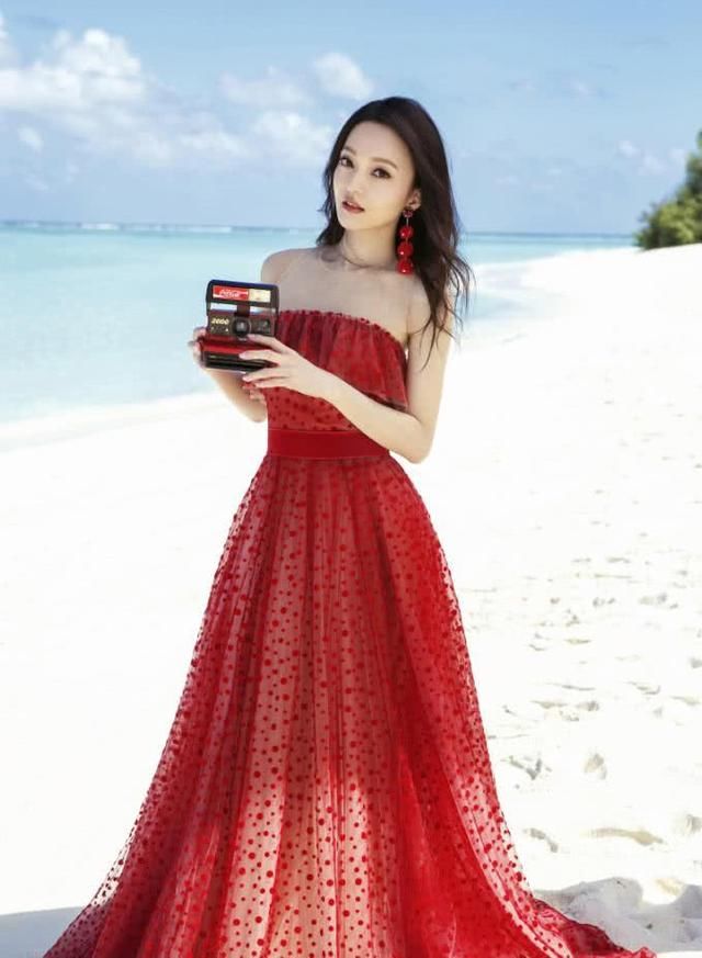 张韶涵居然穿“马赛克”？意外得出“巴掌腰”，和头围差不多大