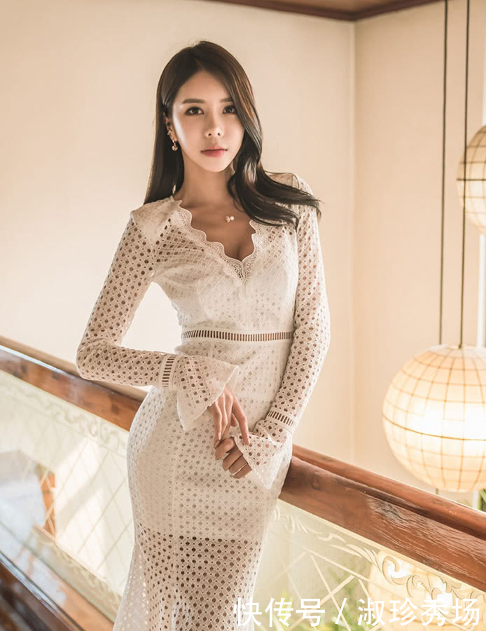  #布料#白色蜂蛹纹理裙穿搭，裙尾薄纱布料的装饰，精致典雅