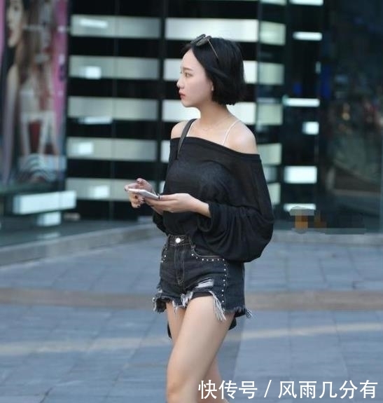 『小美女』街拍:青春靓丽的小美女,雪白如玉的脖颈,特别美丽动人