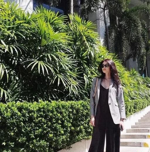  『打造』运用经典色打造时髦造型!早春实用穿搭指南,你最pick哪一套