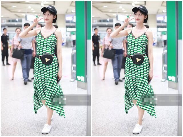 34岁张俪格纹吊带连衣裙，颜值气场双在线，网友：说20岁我都信