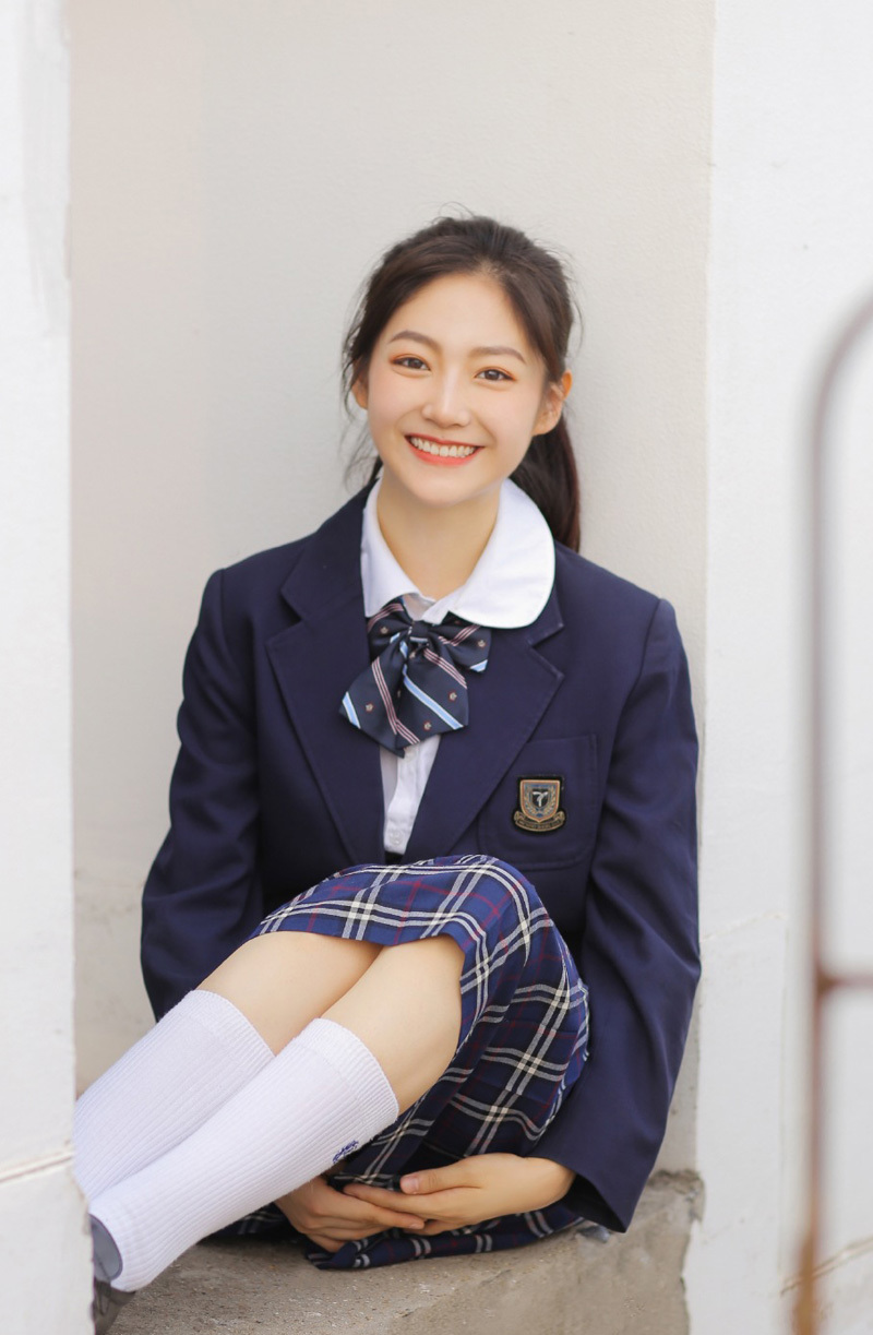 马尾辫清纯美女学生制服写真