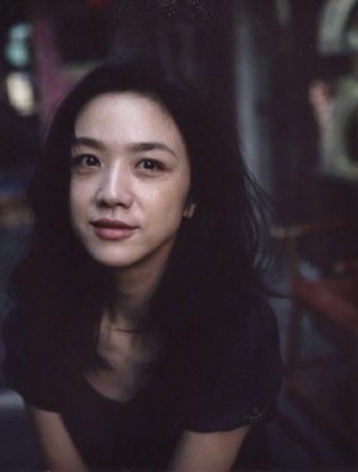 奶茶妹妹章泽天不惧路人镜头 !网友:原来素颜还可以这么美!