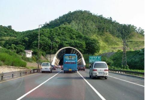 中国最“暴利”的公路，耗资8亿修建，4个月收回成本，你途径过吗