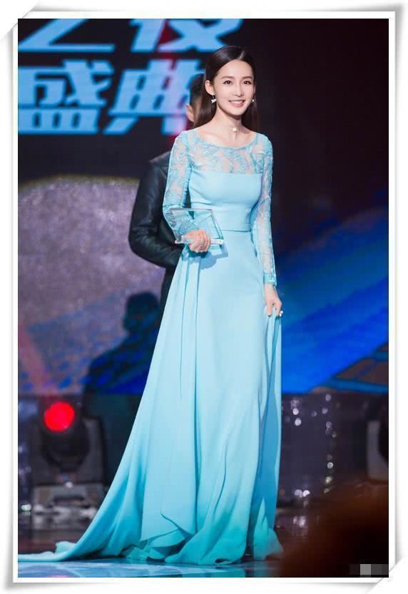 素颜我只服李沁!脸上雀斑看的一清二楚,网友:好歹打扮下再出来