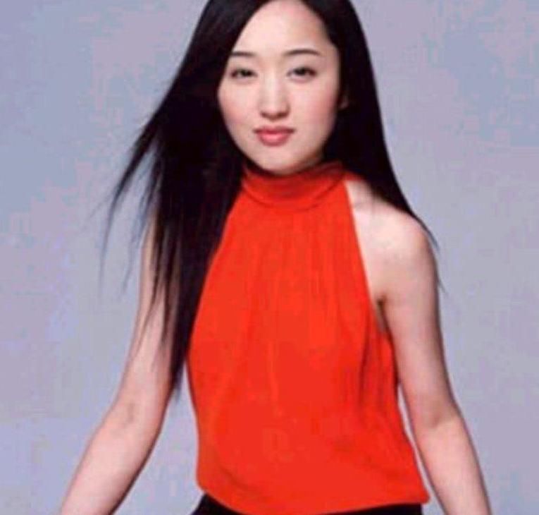 杨钰莹最迷人的身材照，图三气质美丽，图六看了让我莫名着迷
