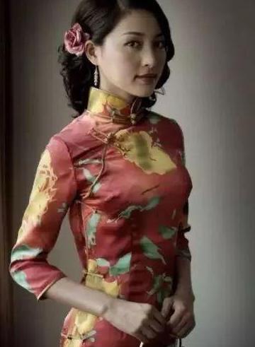 从“潘金莲”到旗袍气质女神，甘婷婷的旗袍造型令人惊艳！