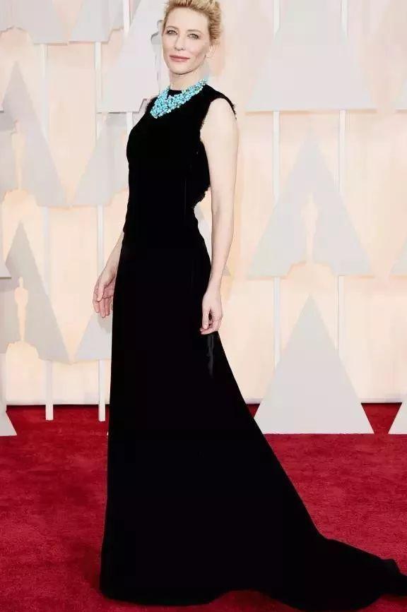 王菲和袁泉气质出众的秘诀：花几十万整容不如先解决这些？！