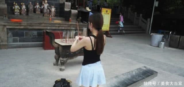 去寺庙里烧香拜佛,不能过于随意,切记8个“禁忌”,不懂别乱拜