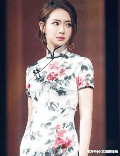 东方韵味的旗袍装让陈数成为了诸多网友心目当中的旗袍女神