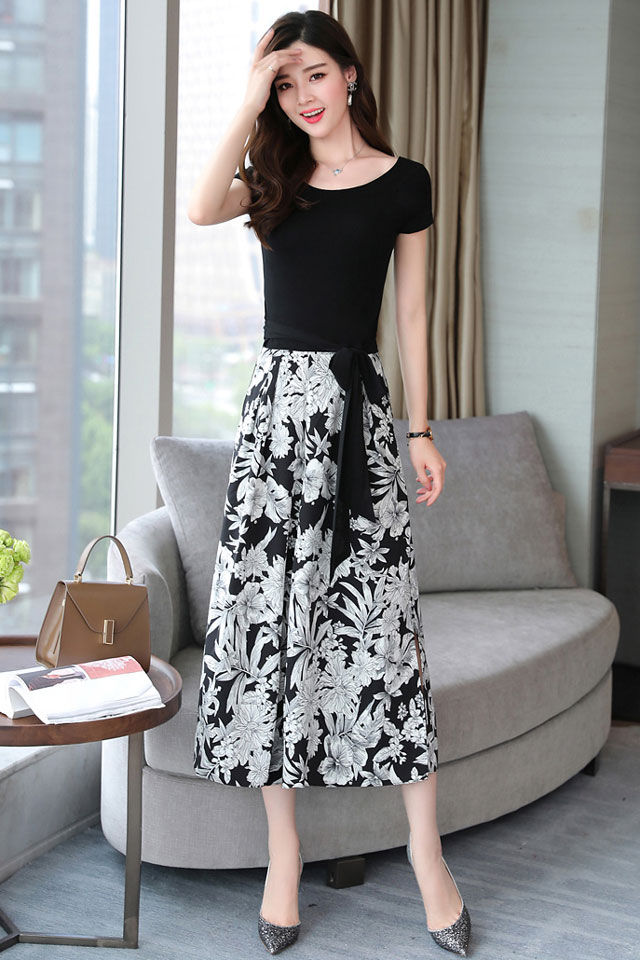 美图摄影:气质高雅的连衣裙女神小姐姐，风度翩翩!