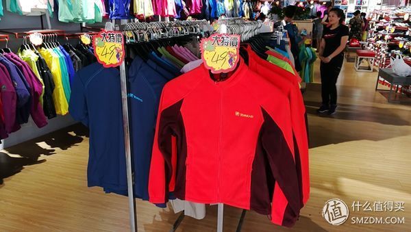 小心子探店 篇五:青岛这家探路者店铺，长年2折抢购