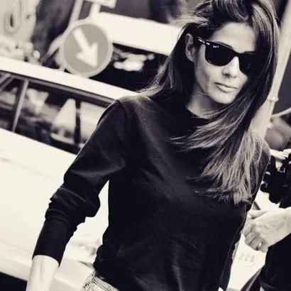 时髦办｜这位40岁美女律师告诉我：要花更多的钱买更少衣服