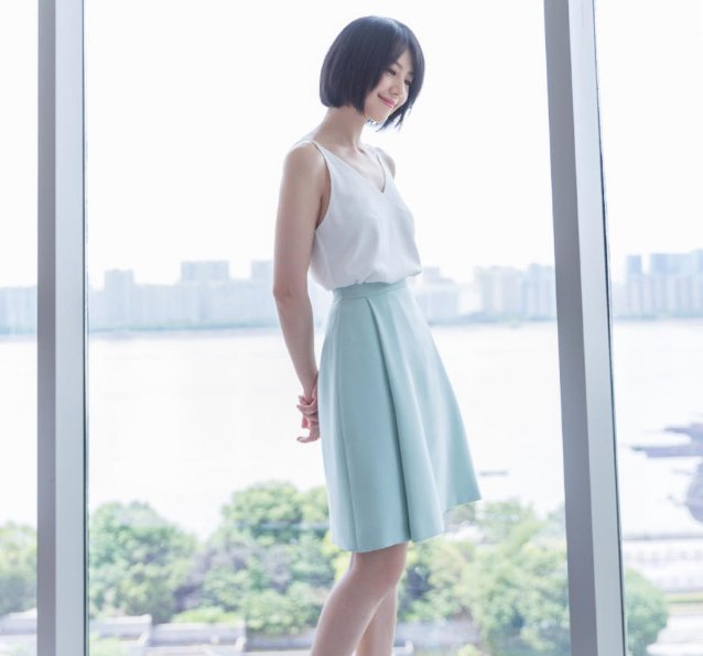 高圆圆重剪短发惊艳了，活脱脱17岁的样儿，网友:赵又廷能驾驭?