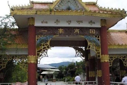 中国最特别房子，一半国内一半国外，游客：可以直接从这出国了？