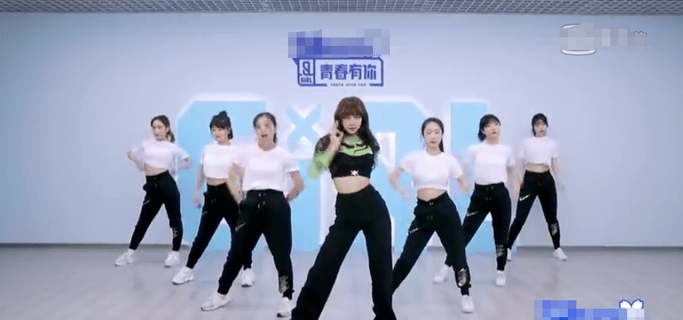 学员:Lisa《青你2》主题曲,与学员差距一望即知,堪称教科书级别